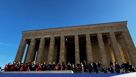 Atatürk'e Gidiyoruz